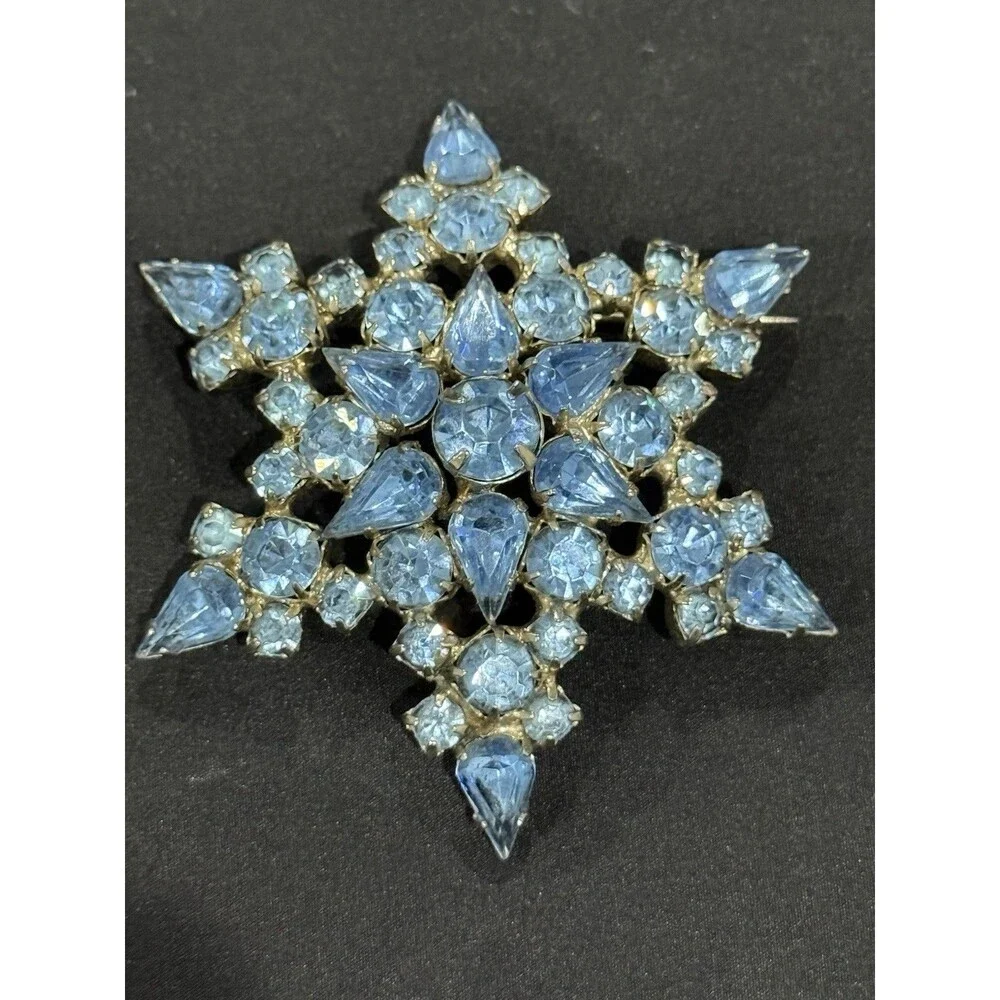 Vintage Light Blue Rhinestone Snowflake Brooch Pin Silver Tone Starburst 2